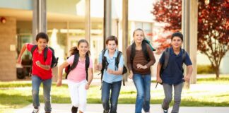 Scuola e ceto sociale: “Qui alta borghesia, là ceto medio basso”. Polemiche a Roma Confermato il divieto di uscita autonoma dalla scuola per i minori di 14 anni