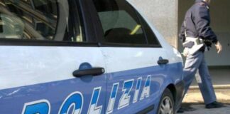 Rifiuta di fare sesso, ed il marito la colpisce ripetutamente con pugni al volto Auto Polizia
