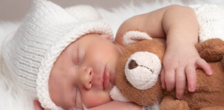 La donna che per gioco scambiava i neonati nella culla neonati e nanna