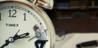 Scienziati invertono il corso del tempo: cosa c’è di “reale”? tempo