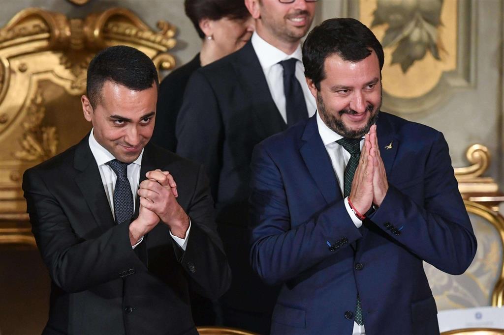 Di Maio - Salvini, due lupi in gabbia.