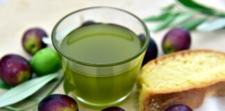 Dieta e salute vanno a braccetto con l’olio extra vergine d’oliva Olio di oliva estratto a freddo
