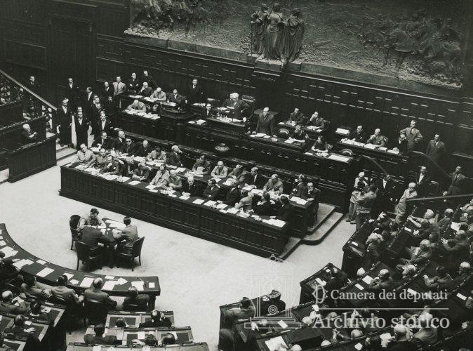 prima-seduta-dellassemblea-costituente-25-giugno-1946