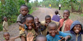 McKinsey: l’Africa potrebbe diventare la nuova potenza economica mondiale Bambini Africa