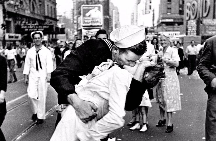 George Mendonsa bacio a Times Square