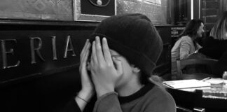 Siamo storie, siamo solo storie e delle nostre storie seminiamo tracce che altre storie dovranno elaborare metti una sera a cena