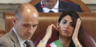 Roma: indagato l’assessore Frongia, altra tegola sulla giunta Raggi Frongia e Raggi