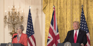 Un dramma raccontato in forma di fiaba Trump e May