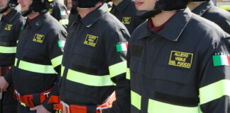 Un pompiere non guadagna più di 1.600 euro al mese pompiere