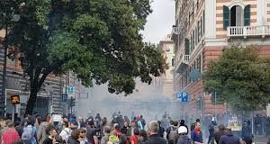 Un giornalista di Repubblica travolto da una carica della polizia casapound