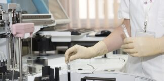 I genitori ottengono lo sperma del figlio morto I genitori ottengono lo sperma del figlio morto