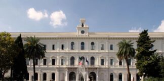 Rinviato a giudizio il docente che abusava delle studentesse universita-bari