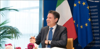 Nessuno scese dall’automobile: era Giuseppe Conte Giuseppe Conte