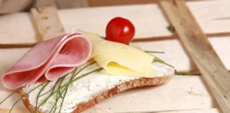 Il rischio fosfati nei cibi di tutti i giorni, l’allerta dell’Efsa fosfati nei cibi