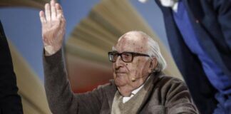 Il volto della vecchiaia di Camilleri batte FaceApp Andrea Camilleri