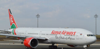 Dramma immigrazione: uomo piove dal cielo Kenya airways