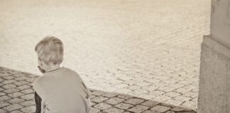 Bimbo autistico rifiutato dalla famiglia Bimbo autistico rifiutato dalla famiglia