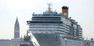 Venezia, nave da crociera sbanda e rischia di travolgere yacht costa deliziosa