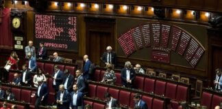 Passa alla Camera il decreto Sicurezza bis, 17 grillini non votano Camera