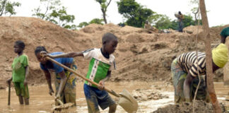 Crisi politica italiana e industria dei sensi sfruttamento popoli