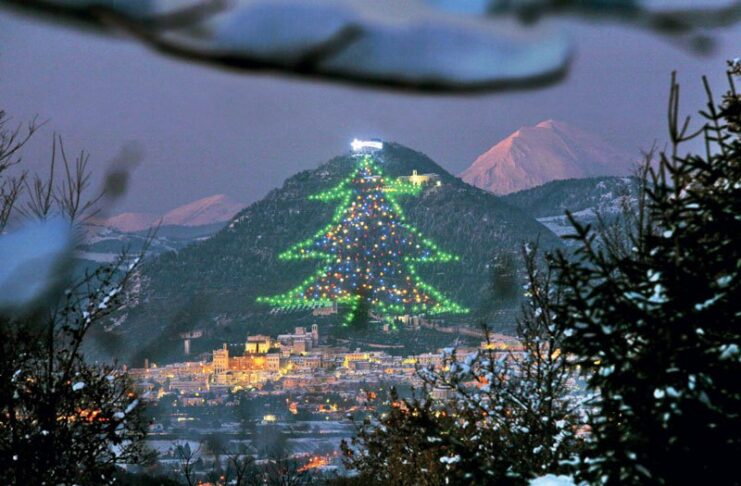 L'Albero di Natale di Gubbio è entrato nel 1991 nel Guinness dei primati (ildomaniditalia.eu/)