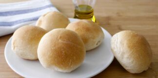 Il pane all’olio d’oliva, semplice, buono e gustoso, da fare a casa pane all'olio di oliva