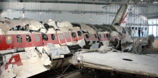 Ricordando Ustica I resti dell'aereo Itavia ricostruito in un hangar