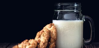 Un pieno di antibiotici e farmaci nel latte italiano latte