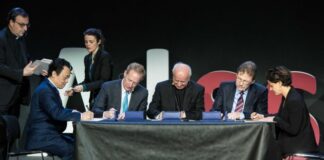 L’Algor-etica, Il Vaticano e la Transizione A Roma il Vaticano firma un patto per la futura forma dell’Intelligenza Artificiale con le punte più alte del nuovo potere digitale mondiale.