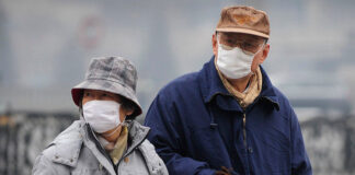 Anziani forse, “rincitrulliti” no anziani con mascherina