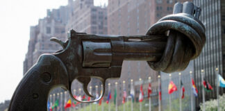 Se col riscatto i rapitori di Silvia compreranno armi, saremo noi a vendergliele… La "pistola annodata"