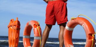 Il Covid19 va in vacanza al mare Coronavirus va in vacanza