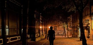 Estranea nel mio stesso mondo Estranea nel mio stesso mondo