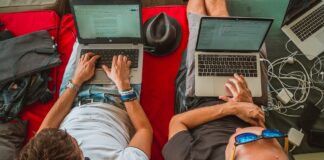 Ahi serva Italia… di viltà ostello Tutti al Computer