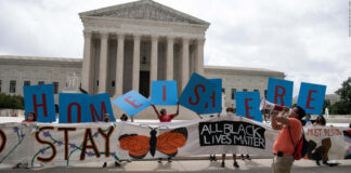 La Corte Suprema, in una botta contro Trump, respinge il piano di mettere fine a DACA Corte suprema