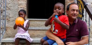 L’ex sindaco di Riace Mimmo Lucano è stato condannato a 13 anni e due mesi Mimmo Lucano