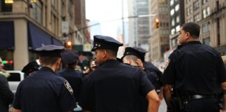 Accaniti protettori della Polizia impediscono ogni sforzo di riforma poliziotti americani