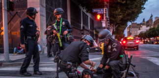 Mentre il caos si diffonde, Trump proclama di “Finirla adesso!” proteste usa
