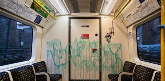 Banksy riappare con i suoi topi nella metro di Londra! BANKSY