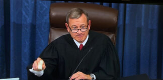 Un presidente della Suprema Corte con il potere di un voto che cambia la maggioranza John Roberts