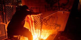 Washington, scontri a Portland, ucciso un patriota di Trump Washington, scontri a Portland