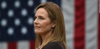 La Barrett entra con giuramento alla corte suprema dopo il voto 52 a 48. Amy Coney Barrett