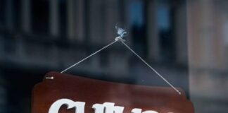 Gli scienziati hanno nuovamente chiesto al governo di inasprire le restrizioni Chiusura ristorante