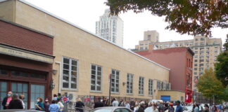 Lunghe code a NYC per votare in anticipo Seggio elettorale USA