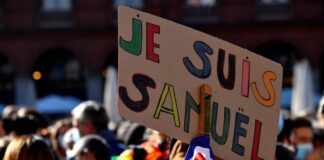 Parigi: a migliaia sfilano in omaggio al professore decapitato da un diciottenne professore decapitato