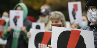 Polonia: la forza delle donne marcia a Varsavia marcia delle donne