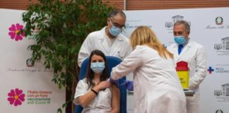 Proseguono le vaccinazioni covid nel mondo, quasi dieci milioni Claudia, infermiera e prima vaccinata in Italia