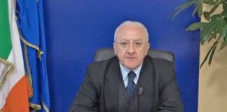 De Luca interrompe la campagna di vaccinazione in Campania: “dosi esaurite” Vincenzo De Luca