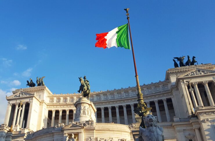 bandiera italiana altare della patria