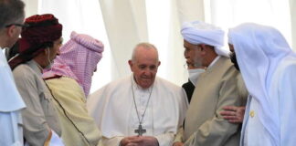 Papa Francesco vola in Iraq chiedendo il rispetto delle donne Papa Francesco